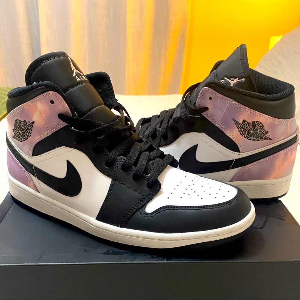 EUC M10.5/W12 Air Jordan 1 Mid SE - Zen Master